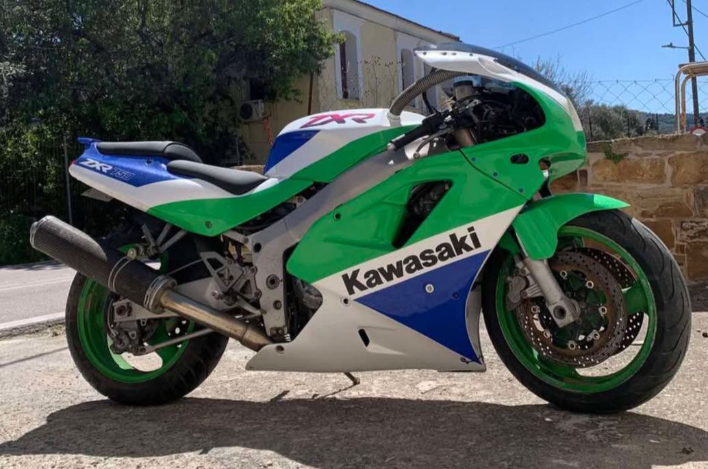 Επαγγελματική πλαστικοποίηση μοτο